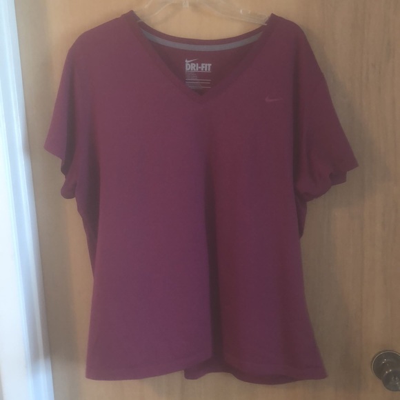 EUC Nike tee (255) - Picture 2 of 3